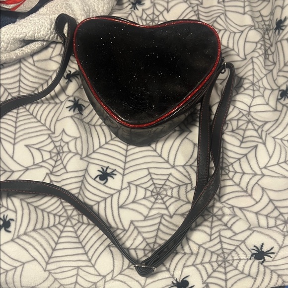 Heart-Shaped Black and Red Crossbody Bag - Picture 3 of 3